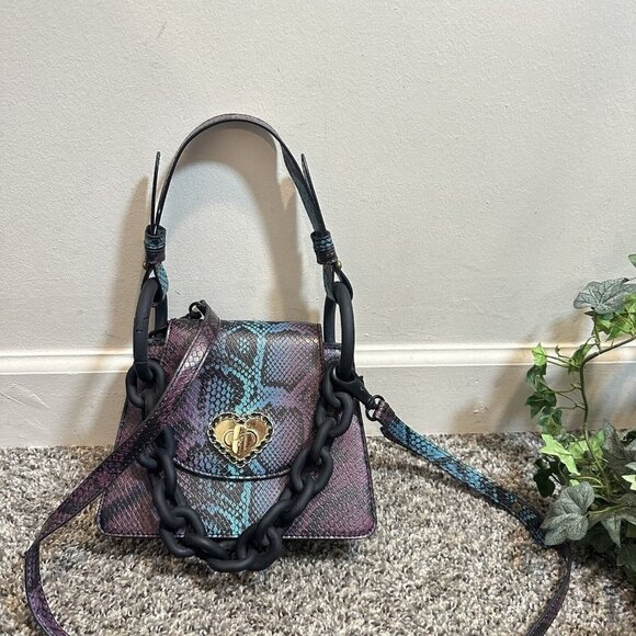 Betsey Johnson All Chained Up Crossbody Mini Bag Purse New - Picture 1 of 9
